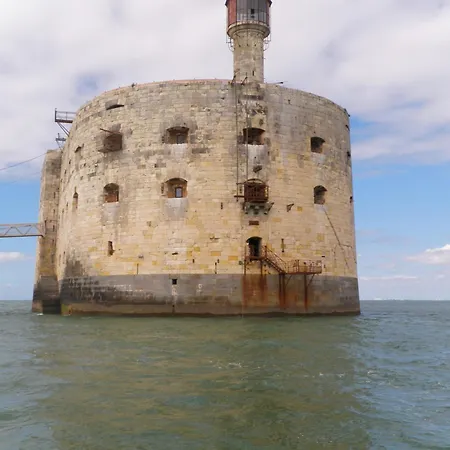 D'hote A 100m De La